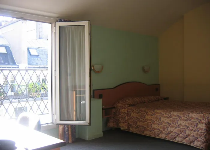 Hotel Ferney Republique Parijs